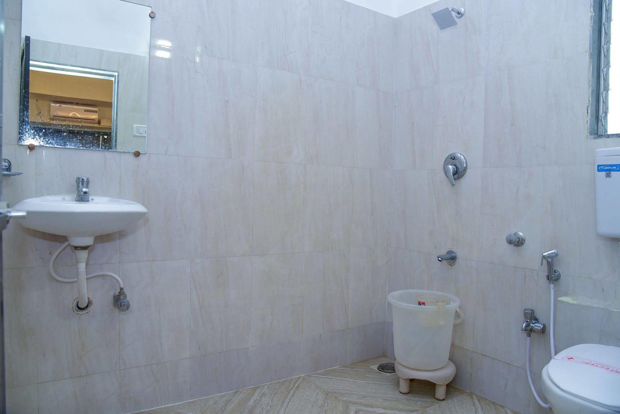 Hotel Evergreen Мумбаи Экстерьер фото