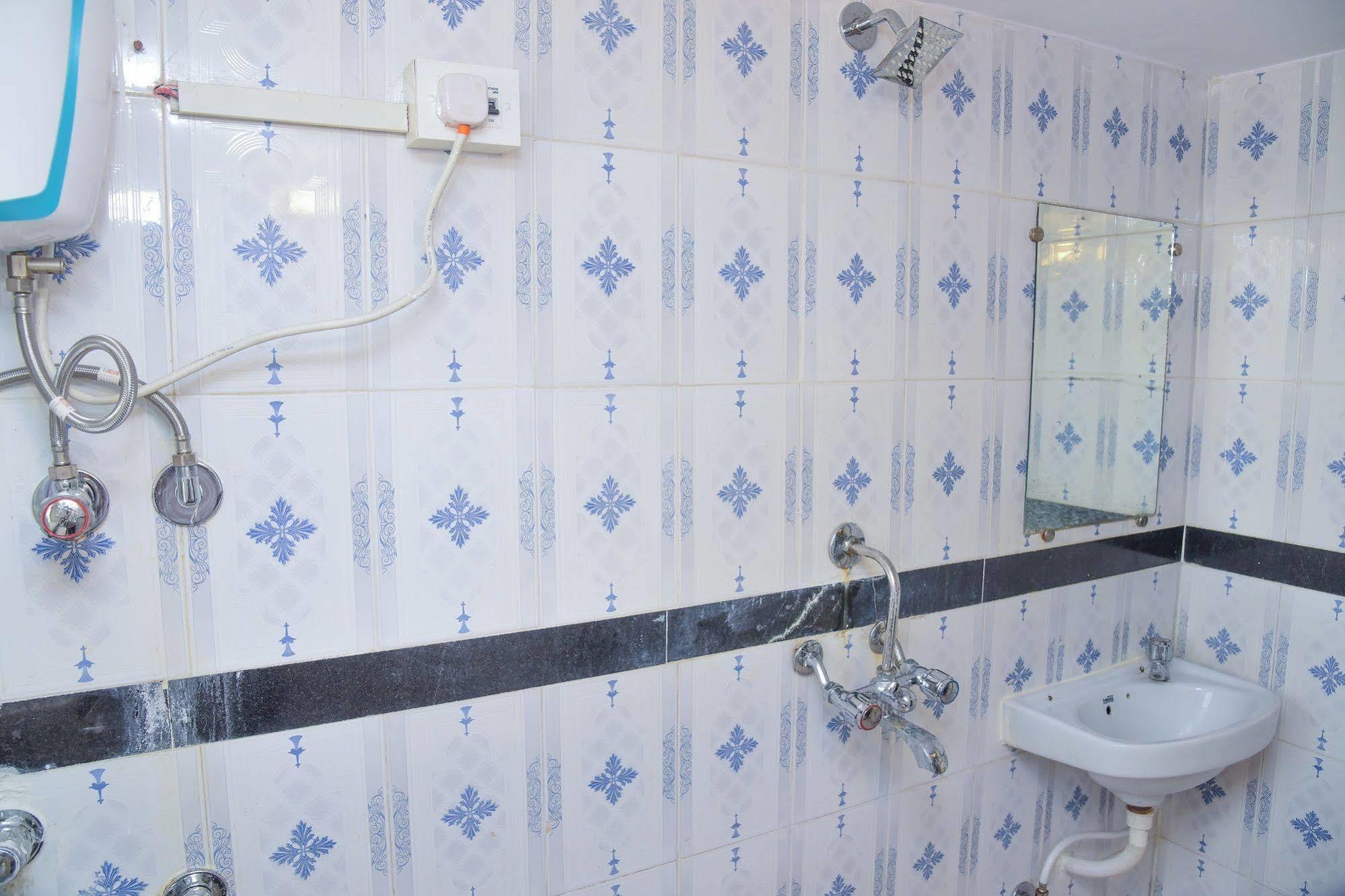Hotel Evergreen Мумбаи Экстерьер фото