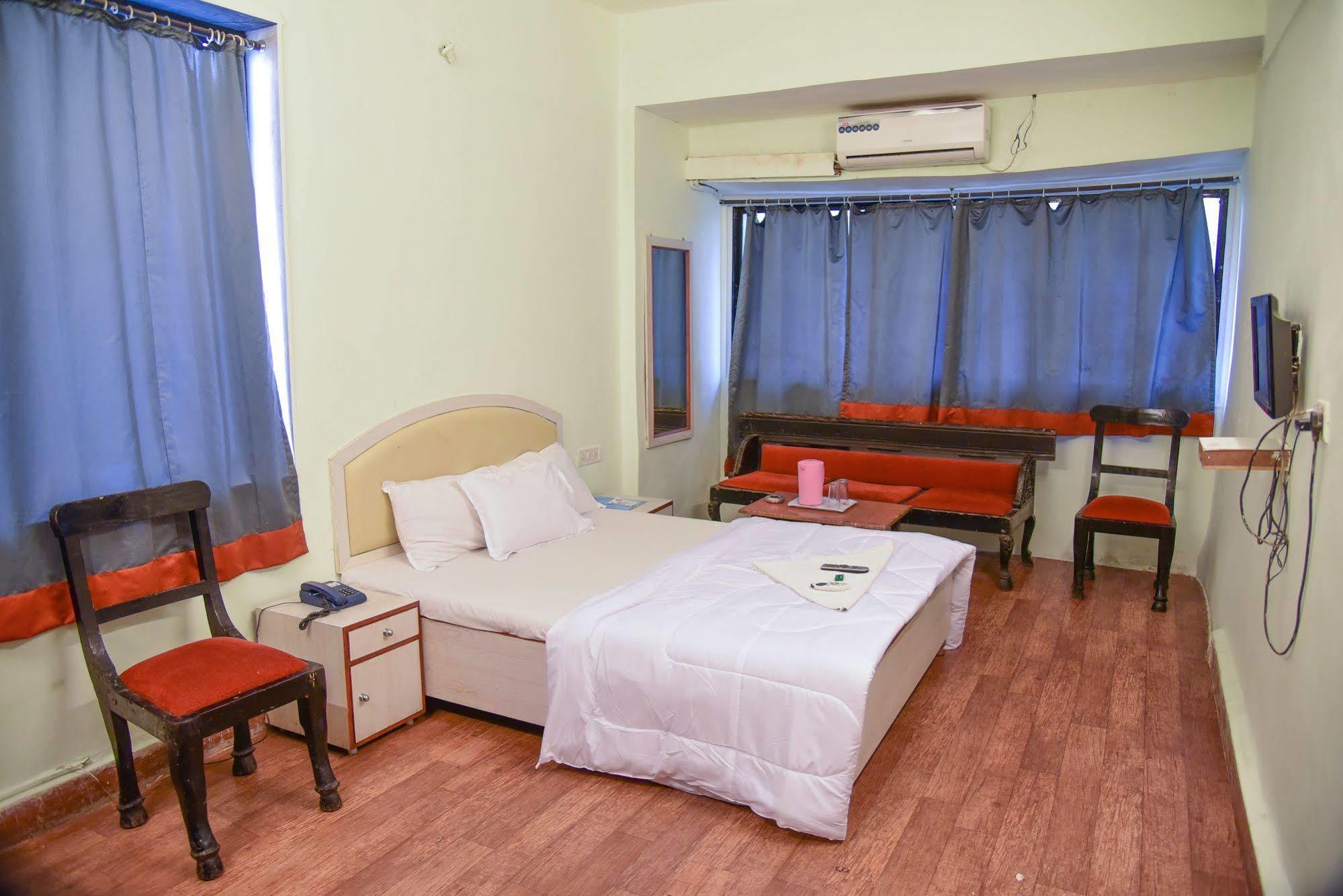 Hotel Evergreen Мумбаи Экстерьер фото