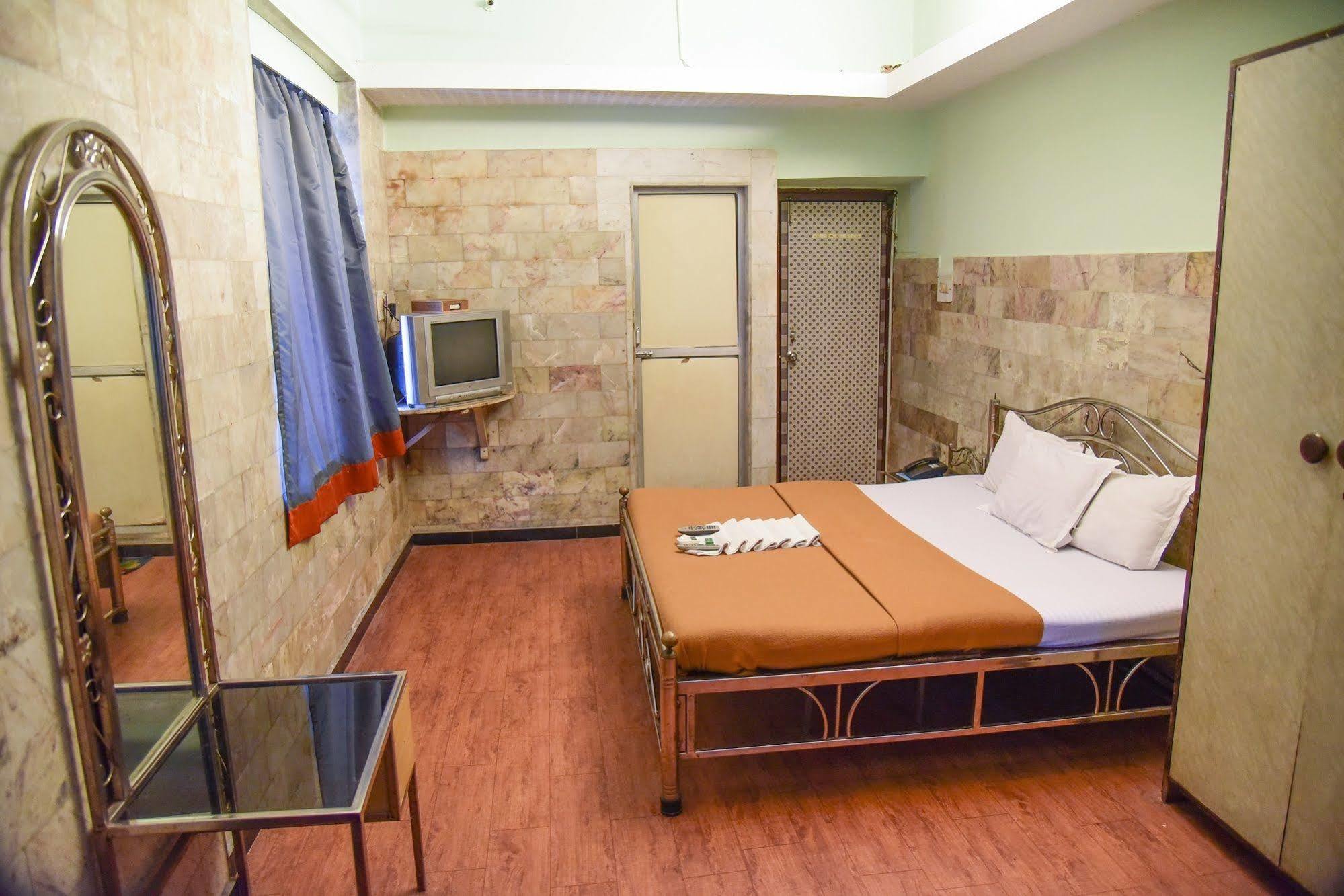 Hotel Evergreen Мумбаи Экстерьер фото