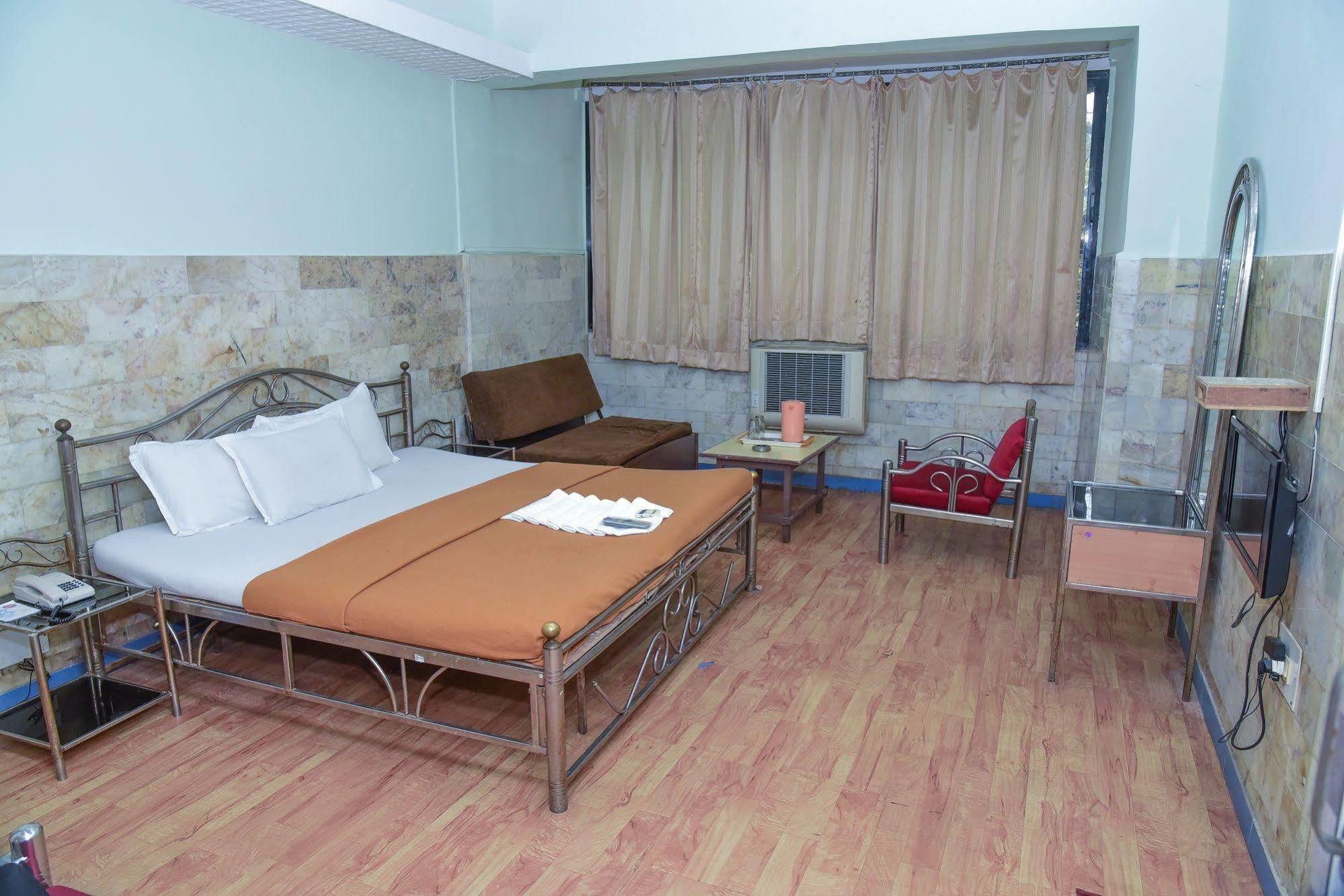 Hotel Evergreen Мумбаи Экстерьер фото