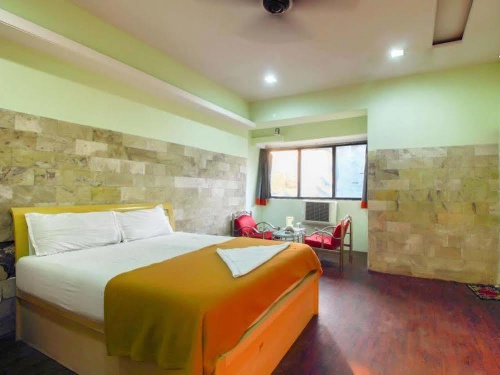 Hotel Evergreen Мумбаи Экстерьер фото